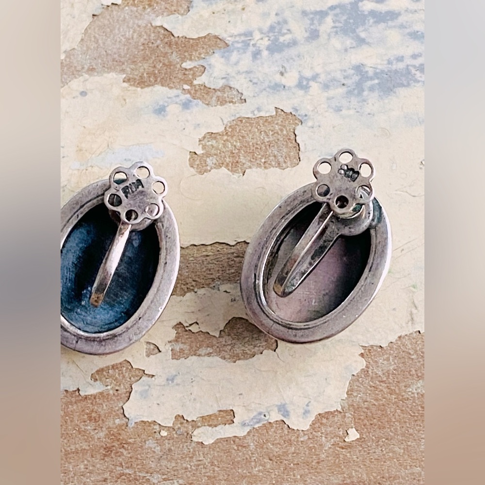 Antique Carved Mother of Pearl Shell Cameo Screw Back Earrings set in 800 Silver - Picture 7 of 8